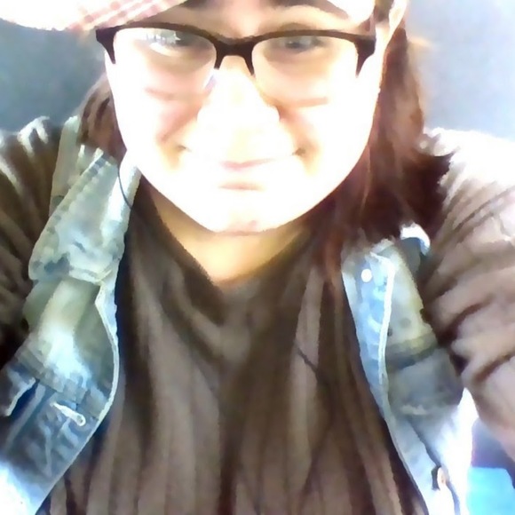 Meet your Posher, Makayla - Picture 1 of 1